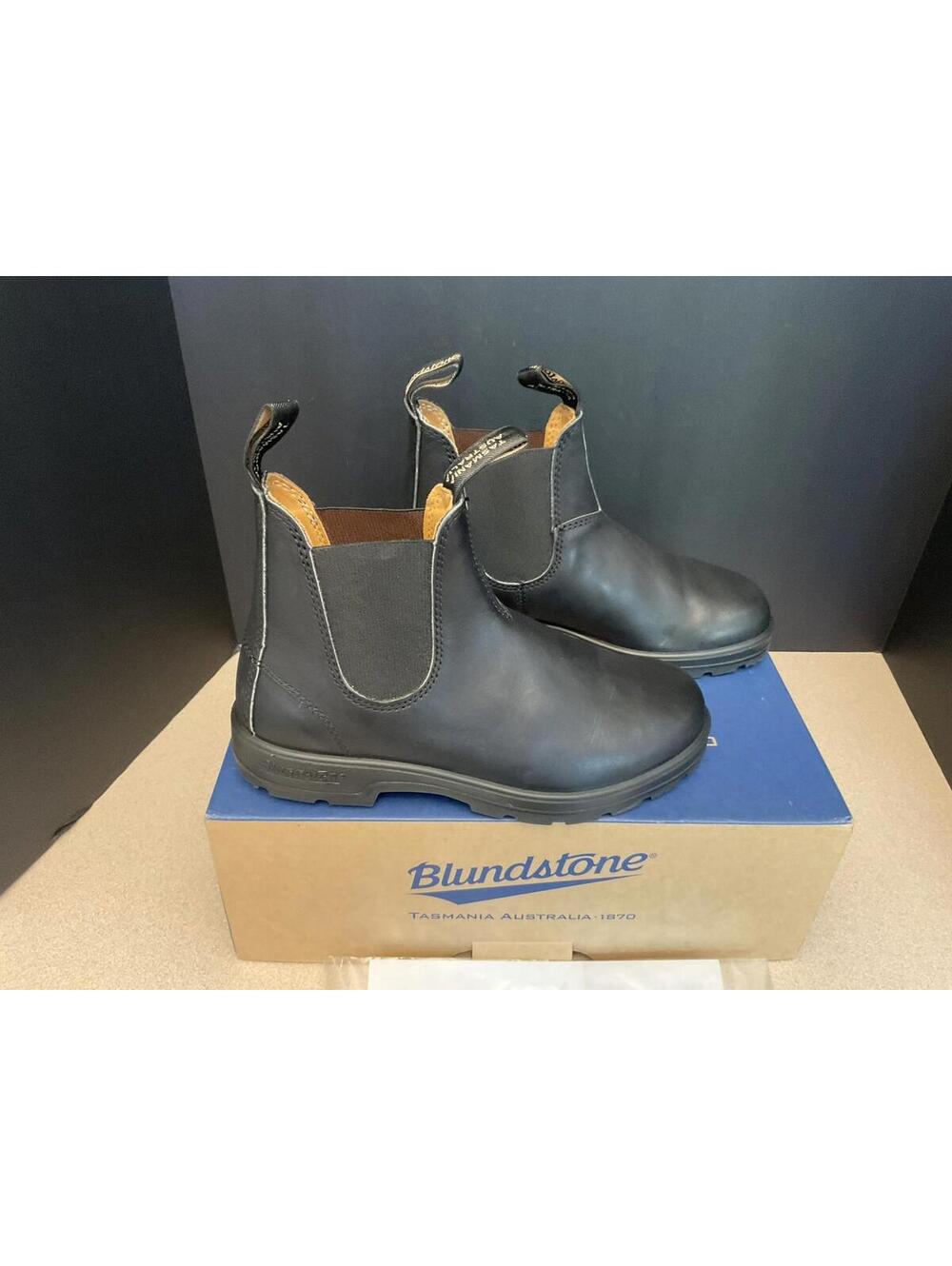 Blundstone Black Leather Chelsea Booties with Brown Pull Tabs
